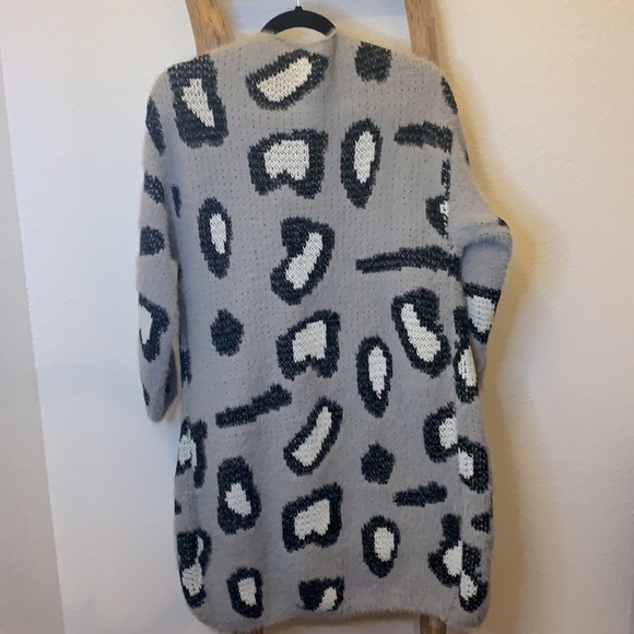 Very soft gray leopard long cardigan - Picture 2 of 5